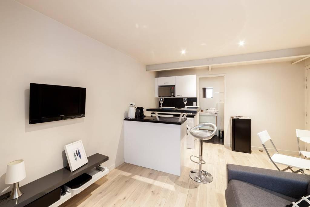 Studio Parfaitement Equipe - Metro Cordeliers Ail Lyon Bagian luar foto